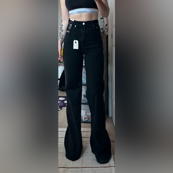 NWT Levi’s High Loose Flare Jeans - Picture 6 of 15